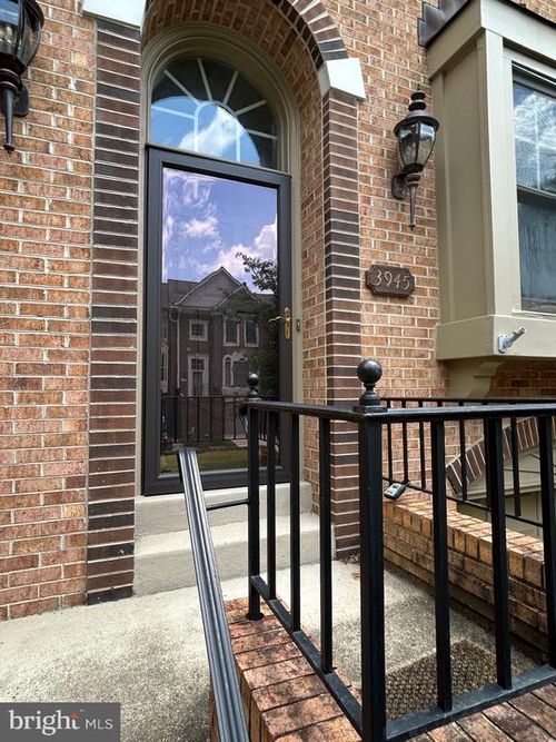 3945 Valley Ridge Dr, FAIRFAX, VA, 22033-2729 | Card Image