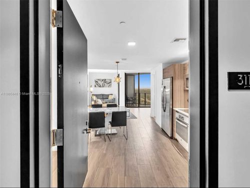 3114-121 Ne 34th St, Miami, FL, 33137-3892 | Card Image