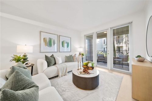 apt-204-2233 Martin, Irvine, CA, 92612-1436 | Card Image