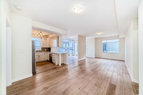 802-16 Varsity Estates Cir Nw, Calgary, AB, T3A2C5 | Card Image
