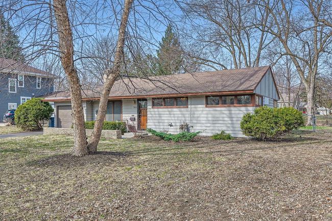 Welcome home to this gorgeous rambler in an adorable neighborhood. | Image 27