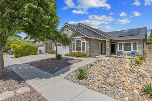 3938 W Vine Ave, Visalia, CA, 93291-8462 | Card Image