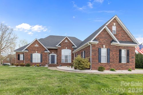 7407 Balintoy Ln, Matthews, NC, 28104-8301 | Card Image