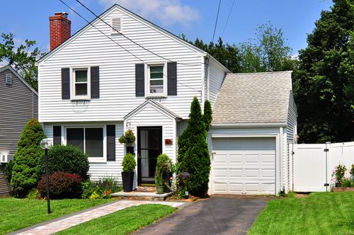 50 Taylor Rd, West Hartford, CT, 06110-1032 | Card Image