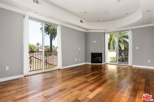 202-632 N Kings Rd, West Hollywood, CA, 90048-2654 | Card Image
