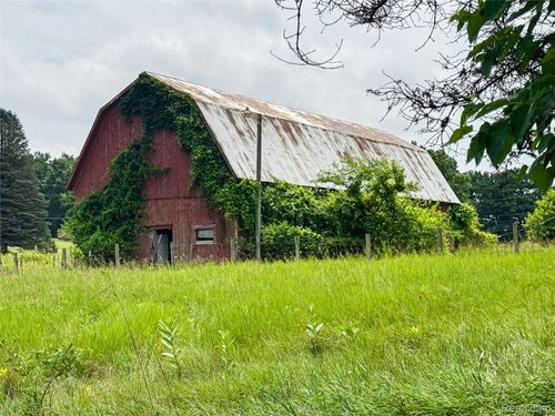 7950 Pinckney Road, Putnam Township, MI, 48169 | Card Image