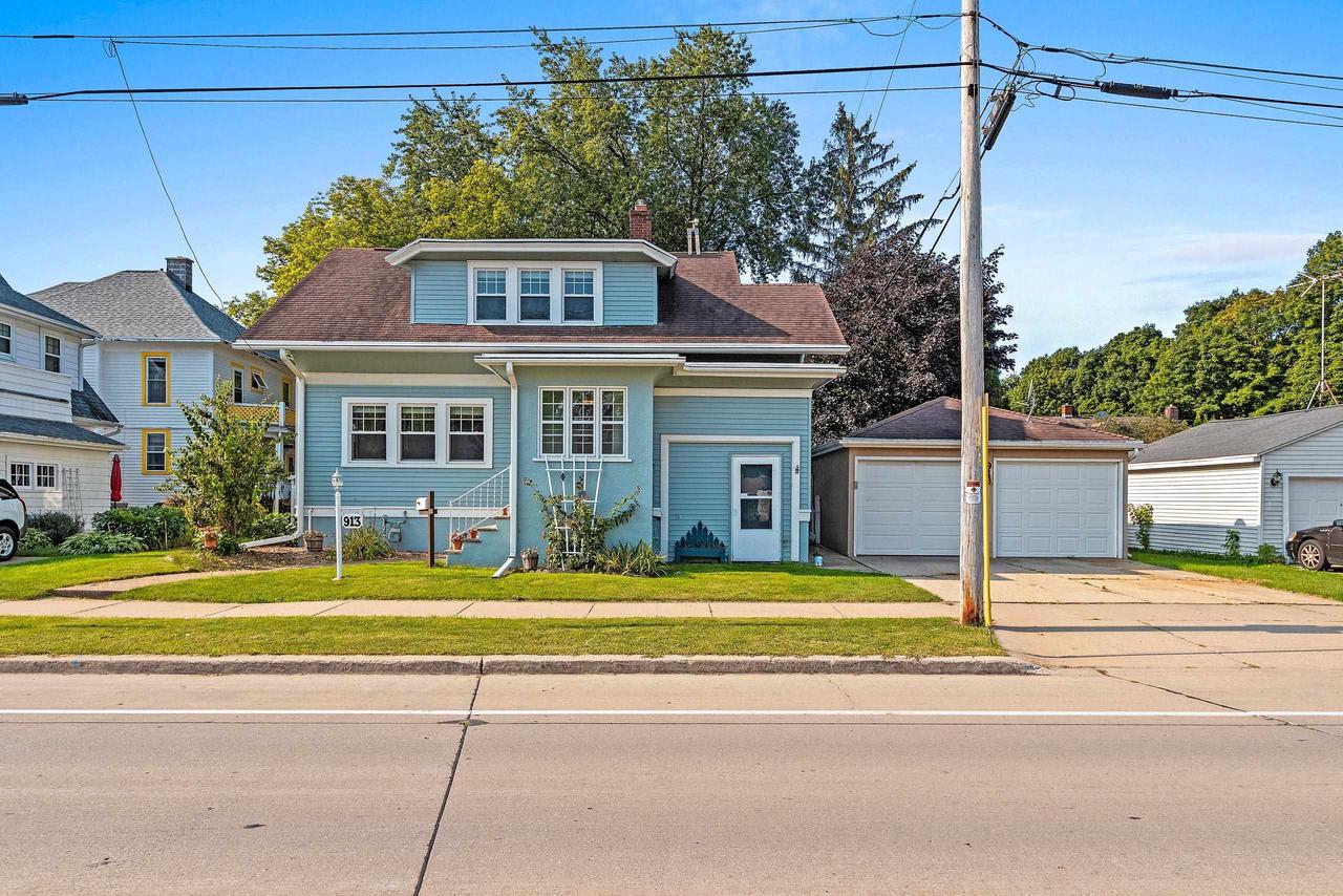 Dousman St, Green Bay, WI 54303