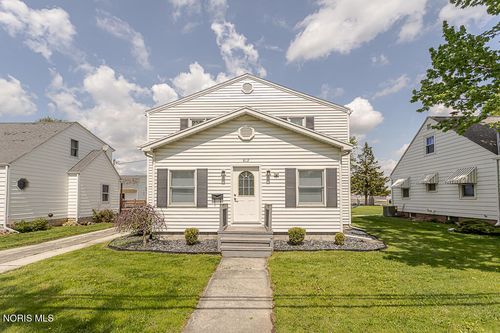 812 College Ave, Woodville, OH, 43469-1030 | Card Image