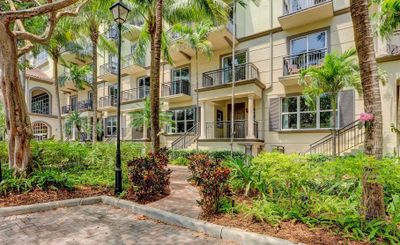 104 - 2625 Ne 14th Ave, Condo with 2 bedrooms, 2 bathrooms and null parking in Wilton Manors FL | Image 2