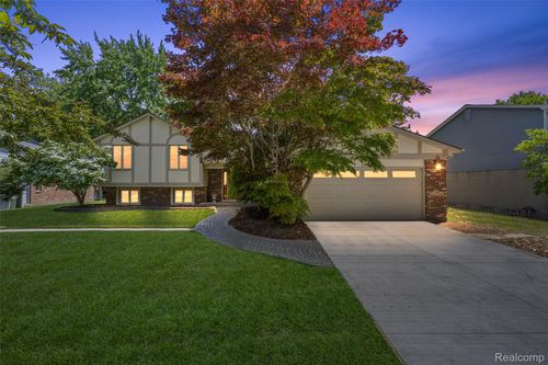 2981 Powderhorn Ridge Rd, Rochester Hills, MI, 48309-1344 | Card Image
