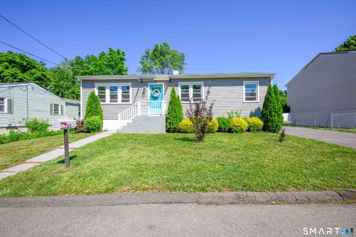 89 Ogden St, West Haven, CT, 06516-1818 | Card Image