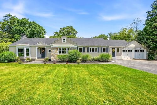 35 North Ave, Mendon, MA, 01756-1034 | Card Image