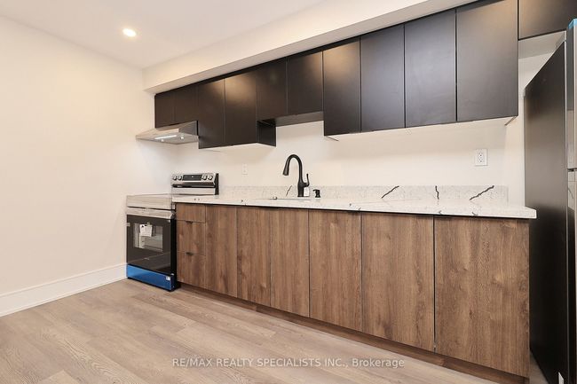 1046 Roosevelt Rd, House attached with 5 bedrooms, 6 bathrooms and 2 parking in Mississauga ON | Image 33