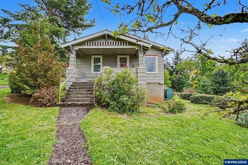 700 Oak St, Silverton, OR, 97381-1844 | Card Image