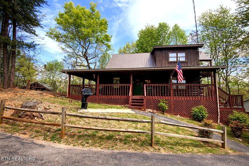 1708 Parkway View Ct, Sevierville, TN, 37876-8998 | Card Image