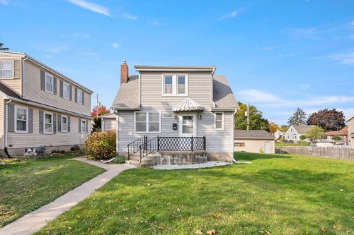 3703 S 33rd Street, Greenfield, WI, 53221 | Card Image
