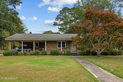 3209 N Waverly St, Farmville, NC, 27828-1473 | Card Image