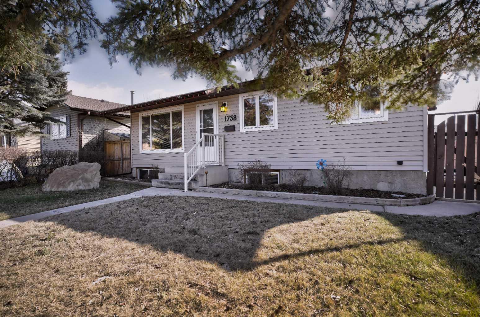 1738 Summerfield Boulevard Se, Sold in Airdrie Zoocasa