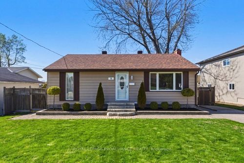 18 Duke St, Brockville, ON, K6V3J1 | Card Image
