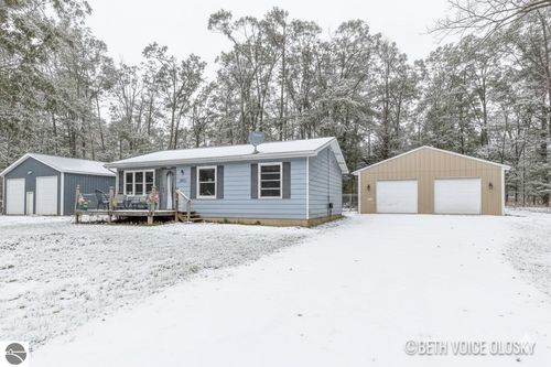 7690 Arrowroot Trl, Gaylord, MI, 49735-8639 | Card Image