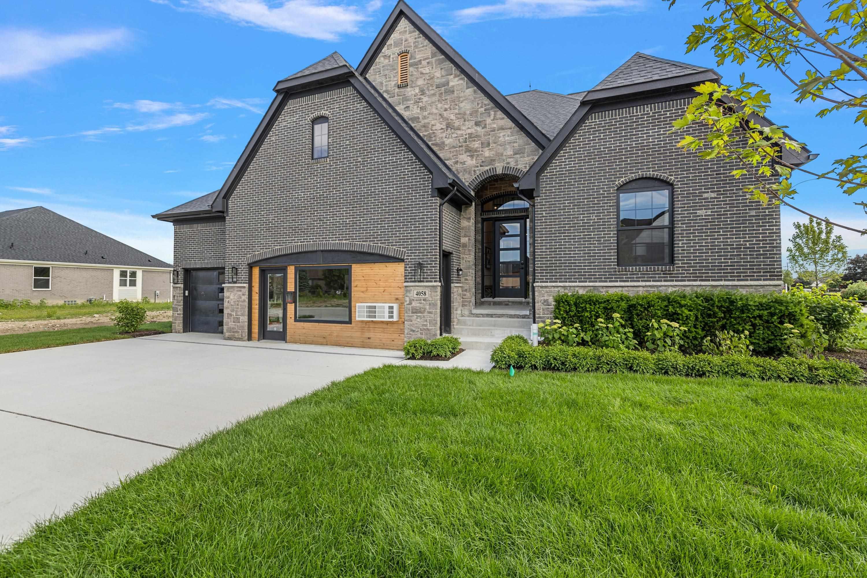 4076 Spring Meadow Dr, For Sale in Sterling Heights - eXp Realty