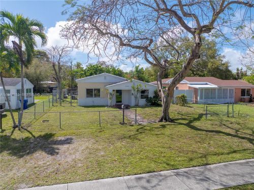 2048 Ne 180th St, North Miami Beach, FL, 33162-1620 | Card Image