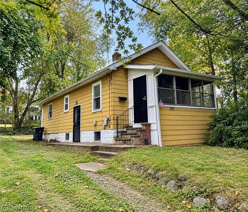 548 Winans Ave, Akron, OH, 44306-1526 | Card Image