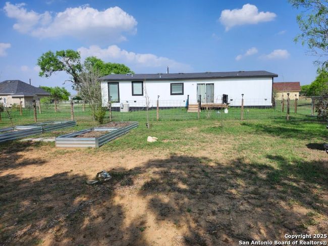 694 Las Palomas Dr, House other with 3 bedrooms, 2 bathrooms and null parking in Lytle TX | Image 22