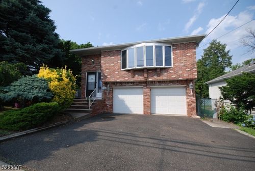 561 Anderson Ave, Wood Ridge, NJ, 07075-2420 | Card Image