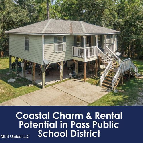 560 Pelican Ave, Pass Christian, MS, 39571-2911 | Card Image
