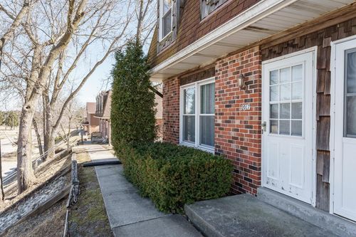 2017 Green Tree Road, West Bend, WI, 53090 | Card Image