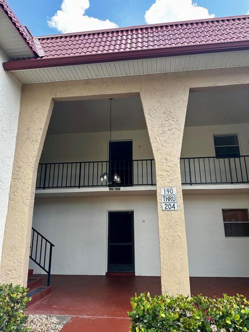 200-200 Lake Dora Dr, West Palm Beach, FL, 33411-2354 | Card Image