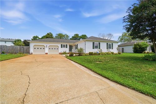884 Daimler Dr, Virginia Beach, VA, 23454-6942 | Card Image