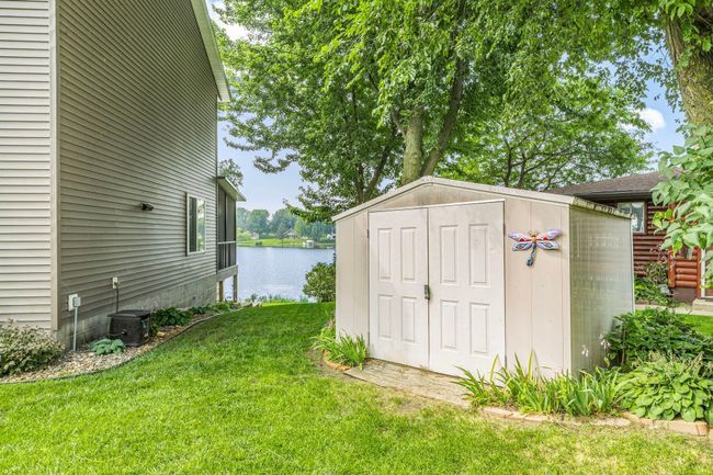 Nice sized storage shed | Image 35
