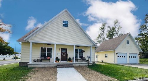 118 W Belleville St, Nashville, IL, 62263-1445 | Card Image