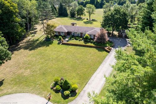 3 Meadowbrook Crt, Brant, ON, N0E3E1 | Card Image