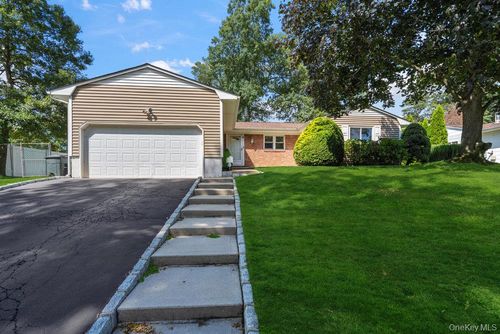 10 Empire Ct, Commack, NY, 11725-1134 | Card Image