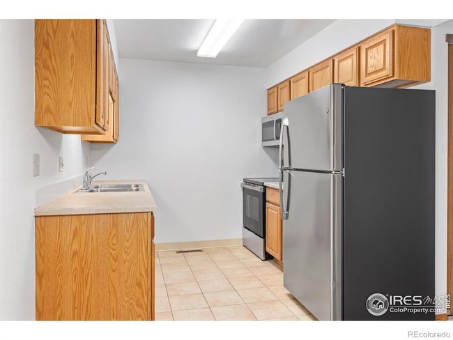 Lots of kitchen storage | Image 13