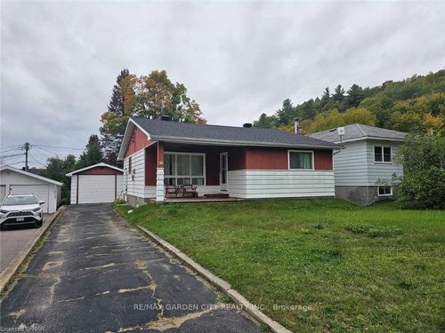 56 Oak St, Thorne, ON, P0H2J0 | Card Image