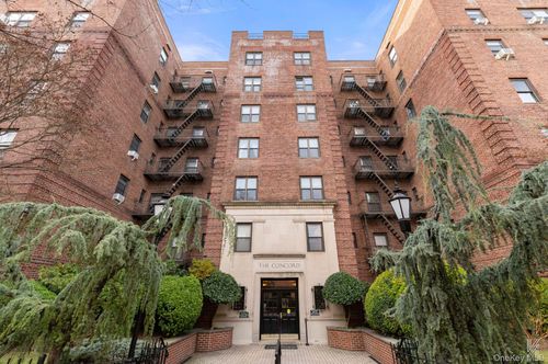 6ef-25-40 31st Ave, Astoria, NY, 11106-3612 | Card Image
