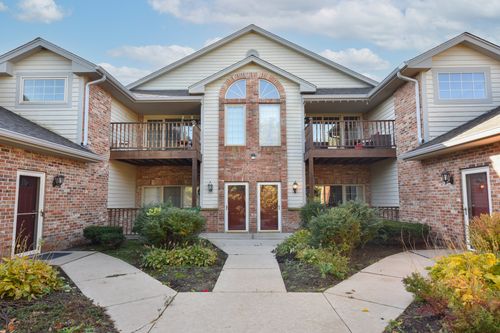 628 W Hillcrest Rd, Saukville, WI, 53080-1823 | Card Image