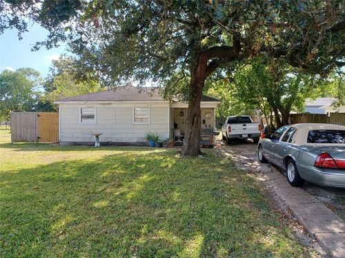 1302 Thomas Ave, Pasadena, TX, 77506-3614 | Card Image