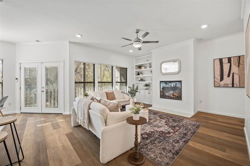 d8-6501 Columbia Oaks Ct, Austin, TX, 78759-3862 | Card Image