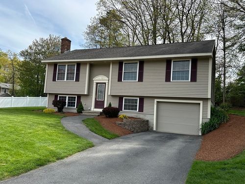59 Bennett St, Hudson, MA, 01749-1752 | Card Image