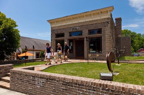 49 University Ave, Sewanee, TN, 37375-2265 | Card Image