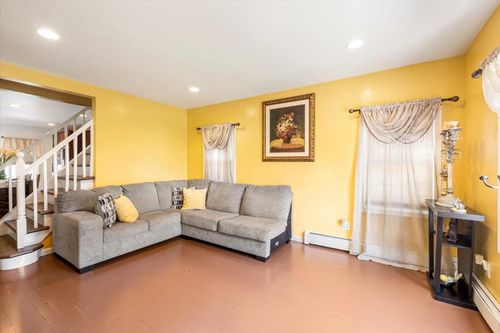 135 226th St, Laurelton, NY, 11413-2432 | Card Image