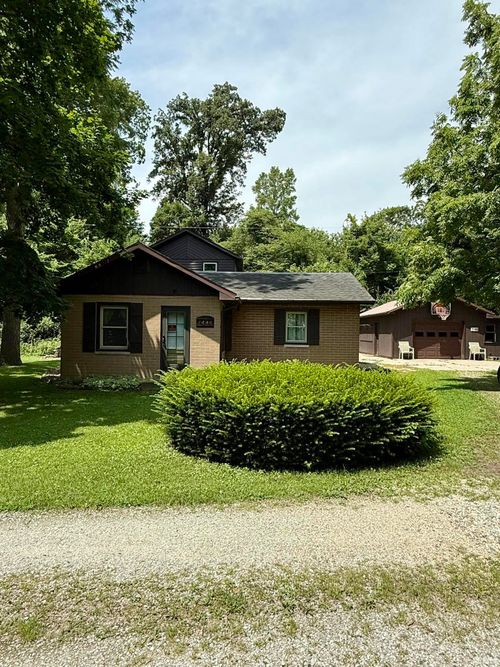 1446 N Harbors Woodland Ct, Winchester, IN, 47394-8376 | Card Image