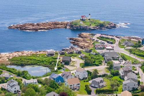 204 Nubble Rd, York, ME, 03909-6862 | Card Image