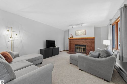 19-3906 Sherwood Forest Dr, Traverse City, MI, 49686-3989 | Card Image