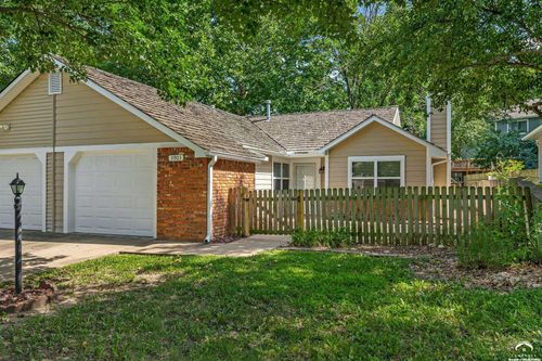 3903 Willshire Dr, Lawrence, KS, 66049-3674 | Card Image